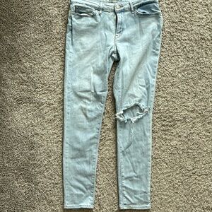 Blue Jean Levi’s skinny ankle